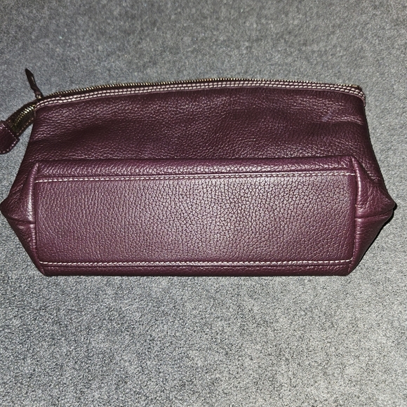 Dooney & Burke Burgandy Men's Toiletry Bag with Textured Finish - Picture 8 of 15